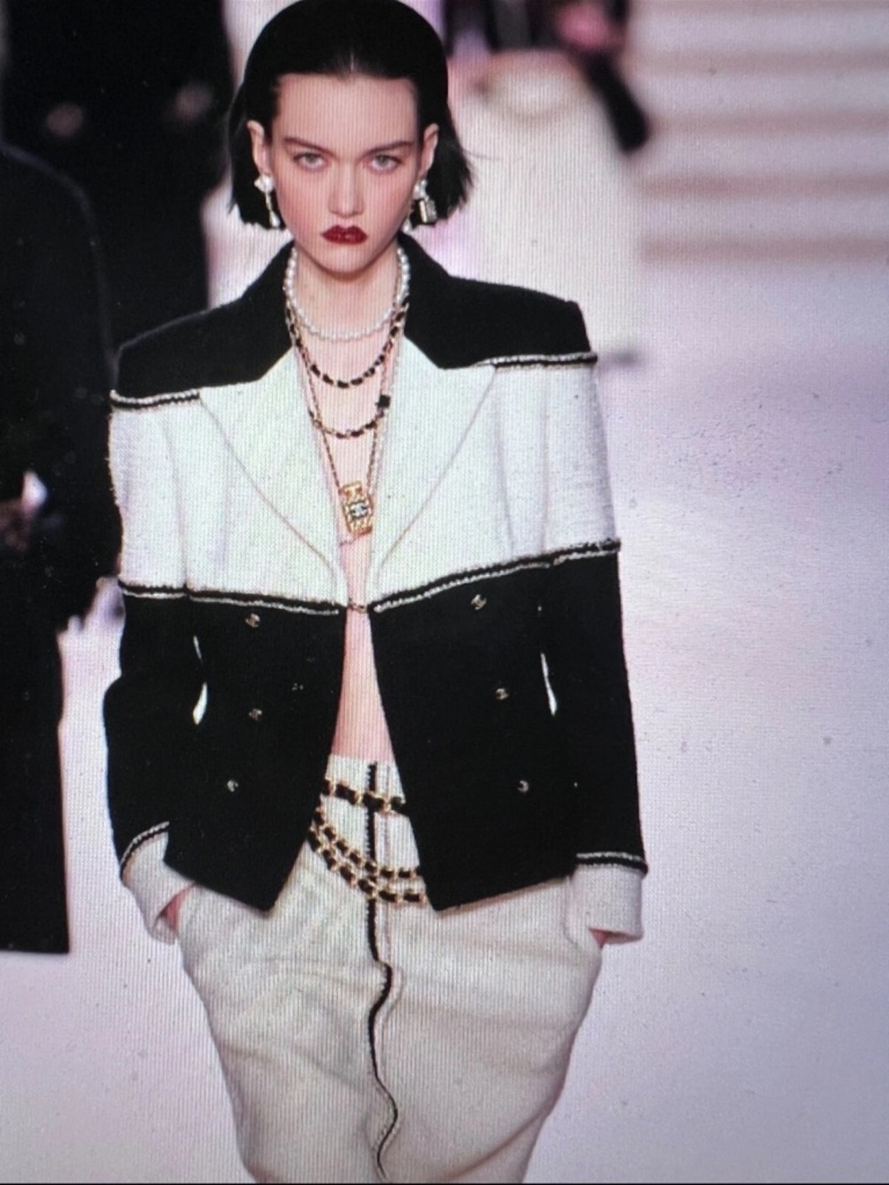 CHANEL 20A METIER D'ART BLACK ECRU TWEED JACKET FR 40
